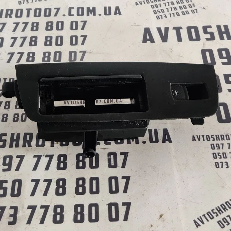 Дверна накладка Audi Q7 05-15 3.6 Ben зад лів OEM 4F0959555
