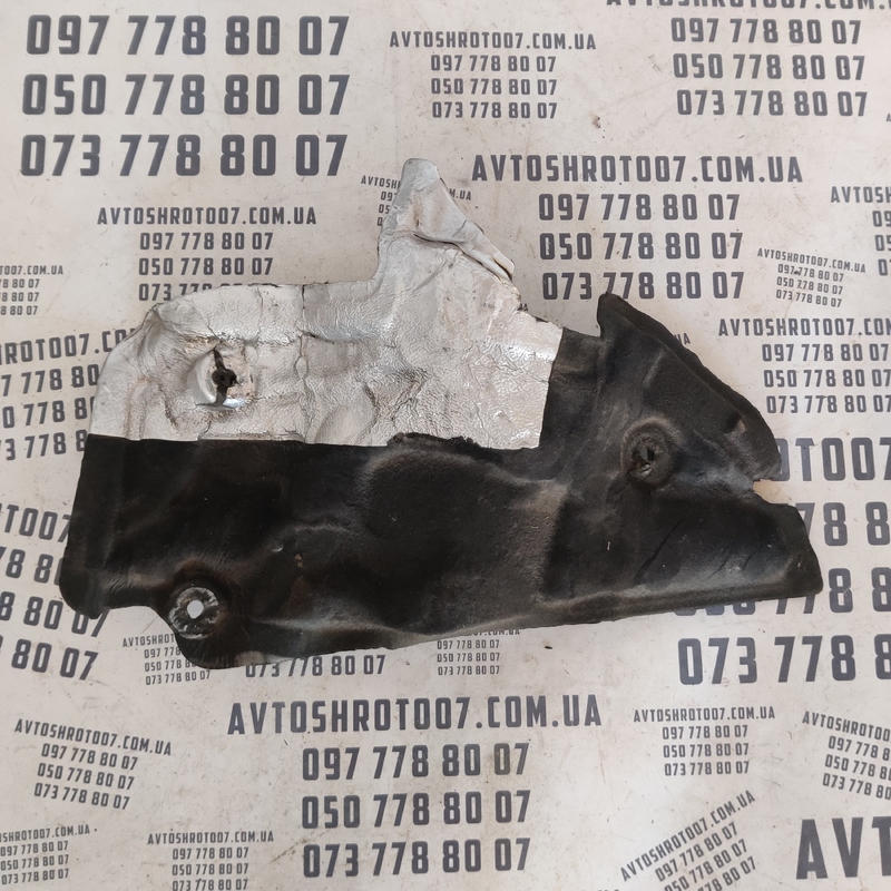 Накладка зовнішня Audi Q7 4L (05-15) 3.6 Бензин 4L0863994C