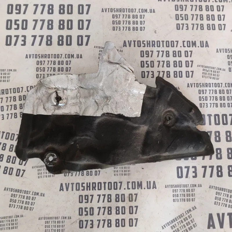 Накладка зовнішня Audi Q7 4L (05-15) 3.6 Бензин 4L0863994C