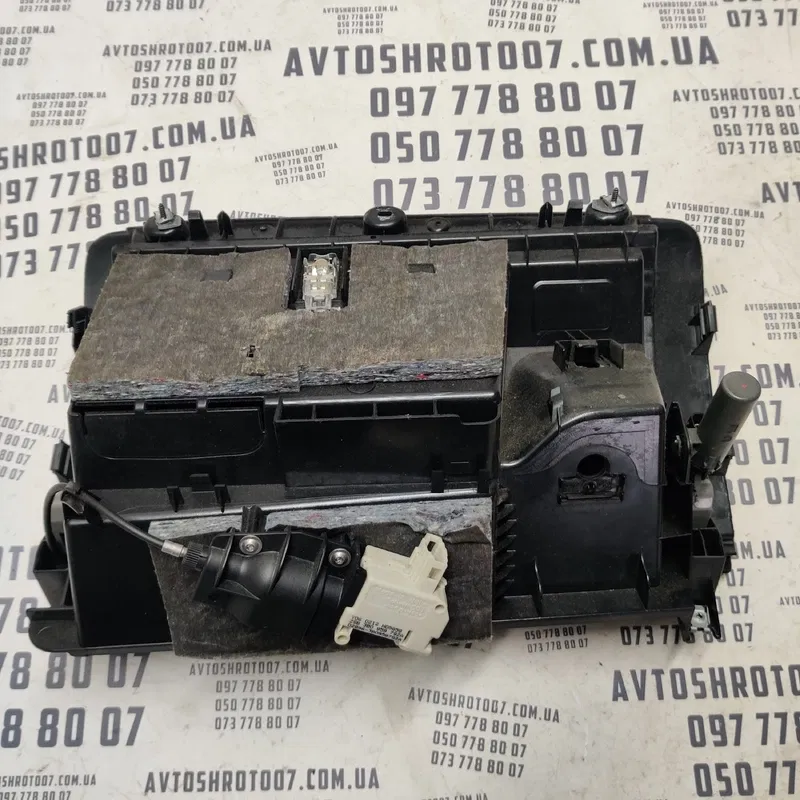Бардачок Audi Q7 4L (05-15) 3.6 бензин 4L1880302B