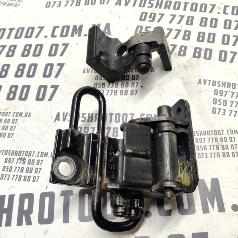 Дверна завіса Audi Q7 4L (05-15) 3.6 зад ліва OEM 4l0833411a