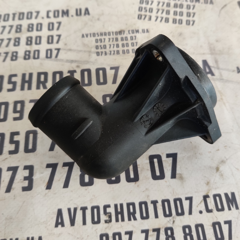Фланець термостата Audi Q7 4L 06-15 3.6 Бенз OEM 03H121121C