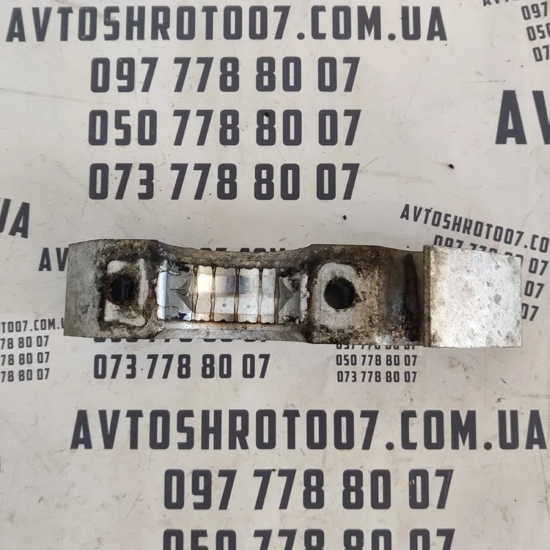 Кріплення стаб. Audi Q7 4L (05-15) 3.6 Бенз Перед 7L0411063B