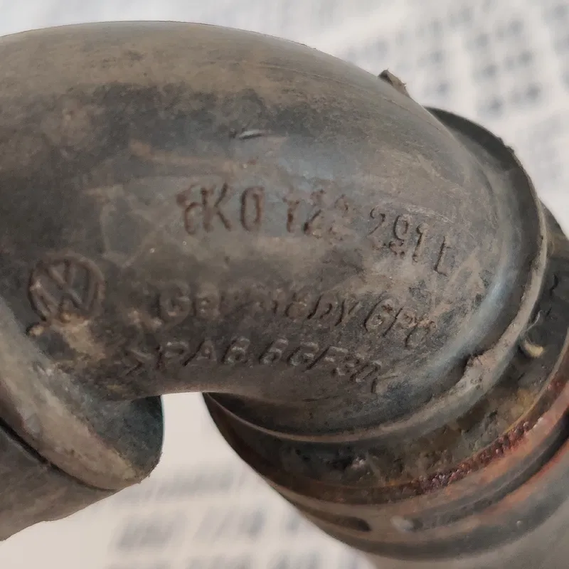 Трубка охолодження Volkswagen Golf 4 (97-06) 1k0122291l