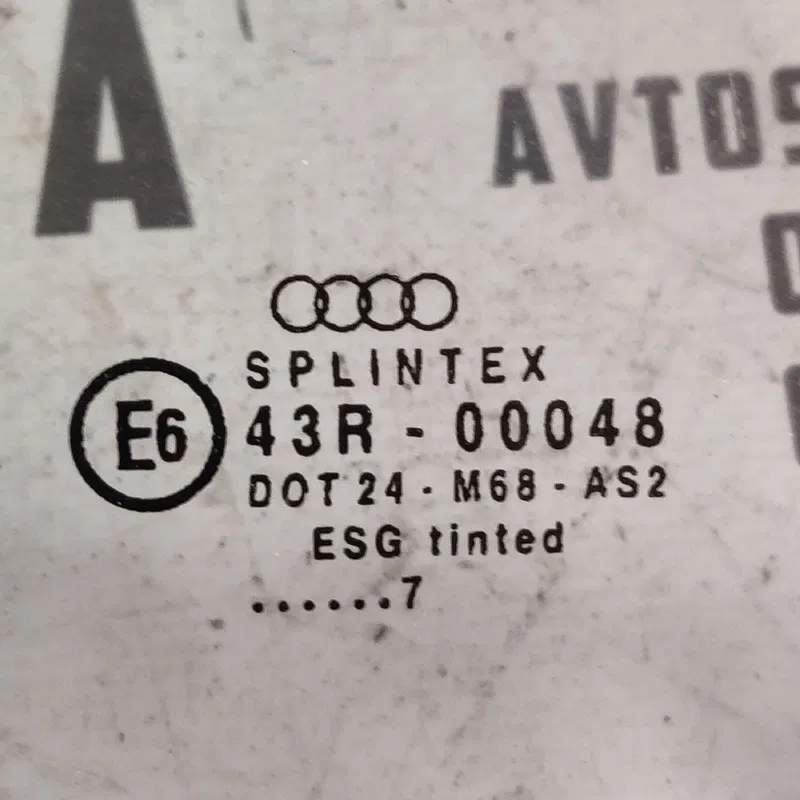 Скло дверей Audi A4 B5 (94-01) задня права OEM 43r00048
