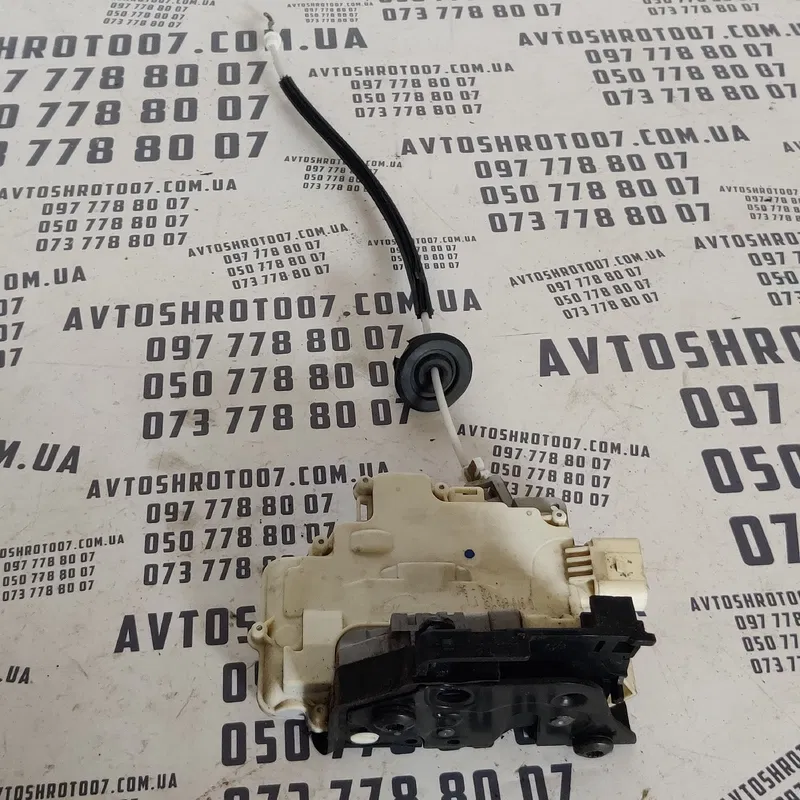 Замок дверей Audi Q7 4L (05-15) 3.6 задня пр. OEM 3DA839016B