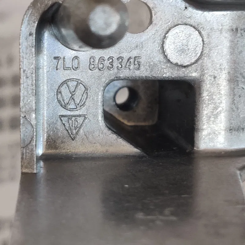 Кронштейн торпедо Audi Q7 4L (05-15) 3.6 бенз OEM 7L0863345