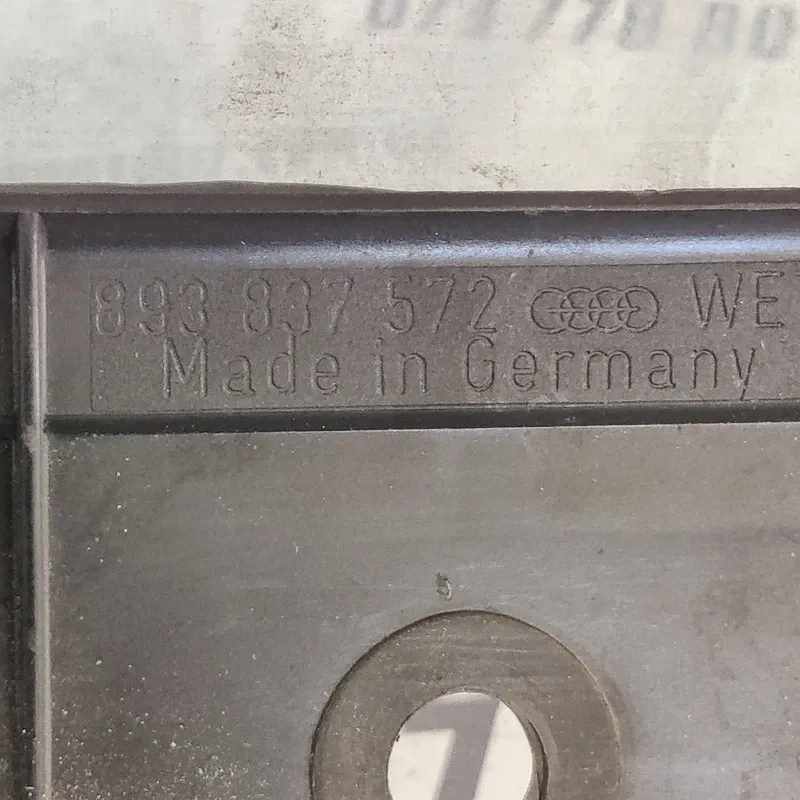 Скло дверей Audi 80 B3 (86-91) переднє праве OEM 893837572