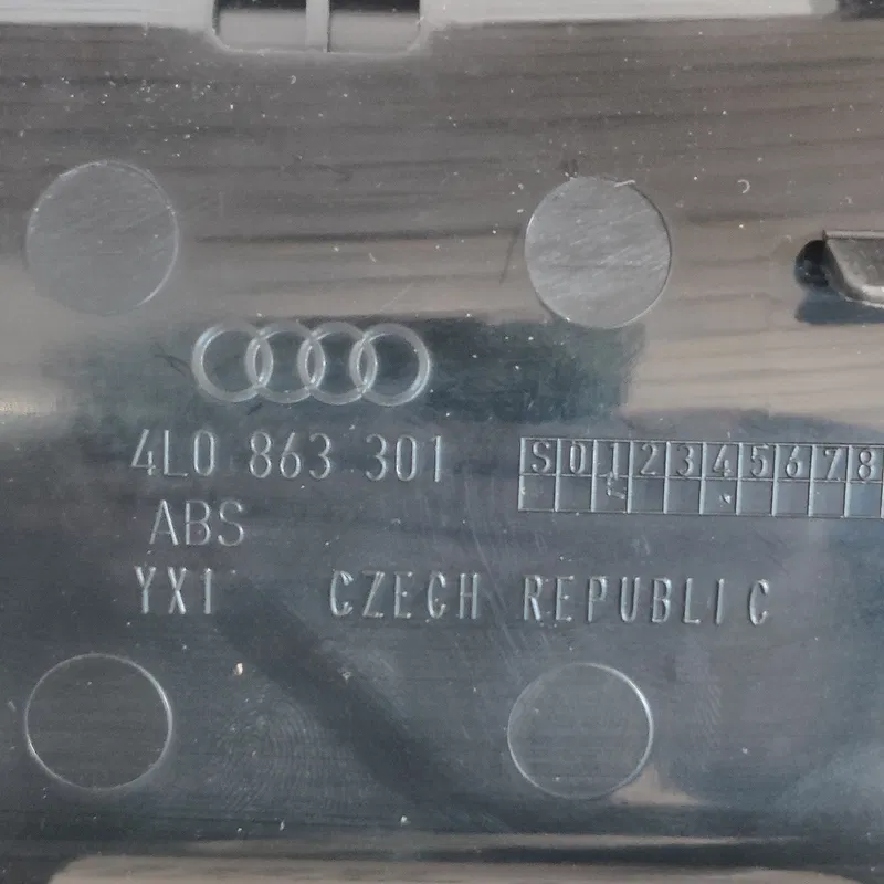 Накладка салону Audi Q7 4L (05-15) 3.6Б задня OEM 4L0863301
