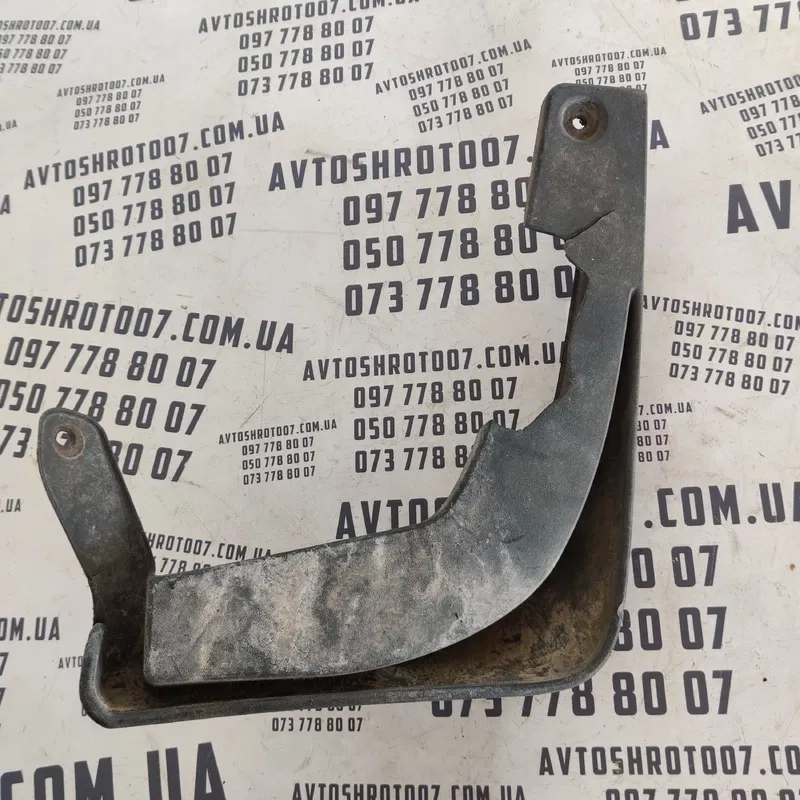 Бризговик Kia Sorento 2 (09-14) перед. лівий OEM 868502P000