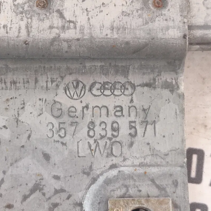 
Скло дверей VW Passat B3 (88-93) заднє ліве OEM 357839571