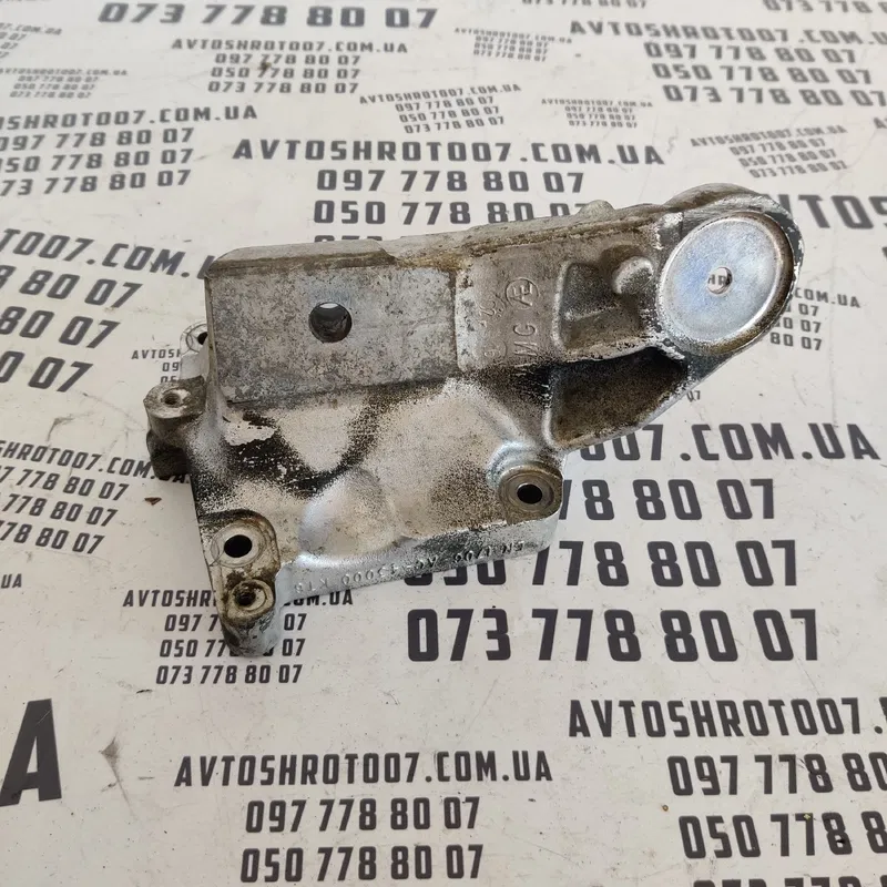 Кронштейн двигуна Mercedes G W461 правий OEM a2782230000