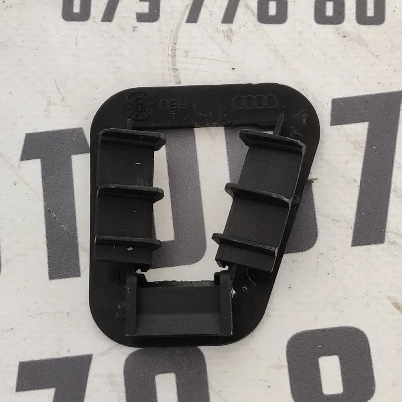 Накладка салону Audi Q7 4L (05-15) 3.6 бензин OEM 4L0881477A