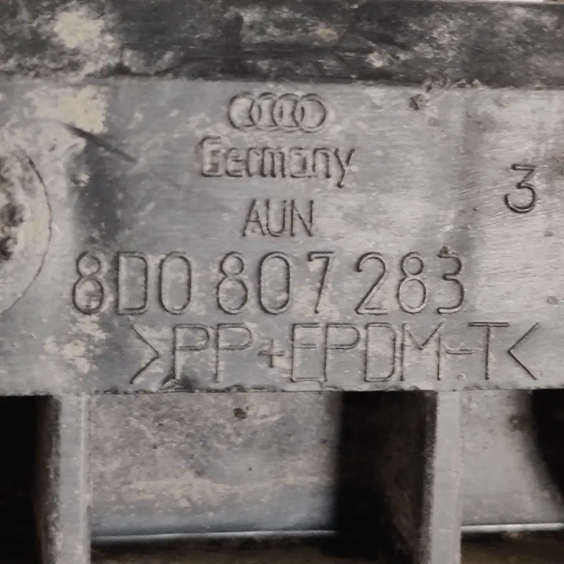 Кронштейн бампера Audi A4 B5 (94-01) задній OEM 8D0807283