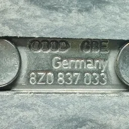 Петля замка Audi Q7 4L (05-15) 3.6 Бензин OEM 8Z0837033 фото 4