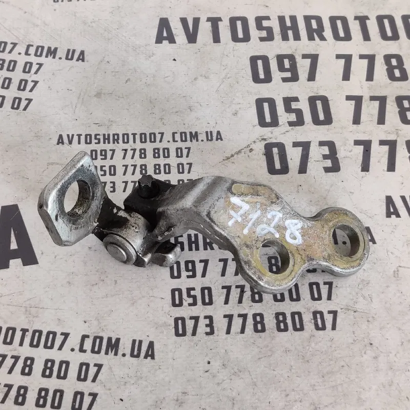 Завіса Ford Focus MK1 (98-04) зад. ліва нижня OEM xs4aa26800