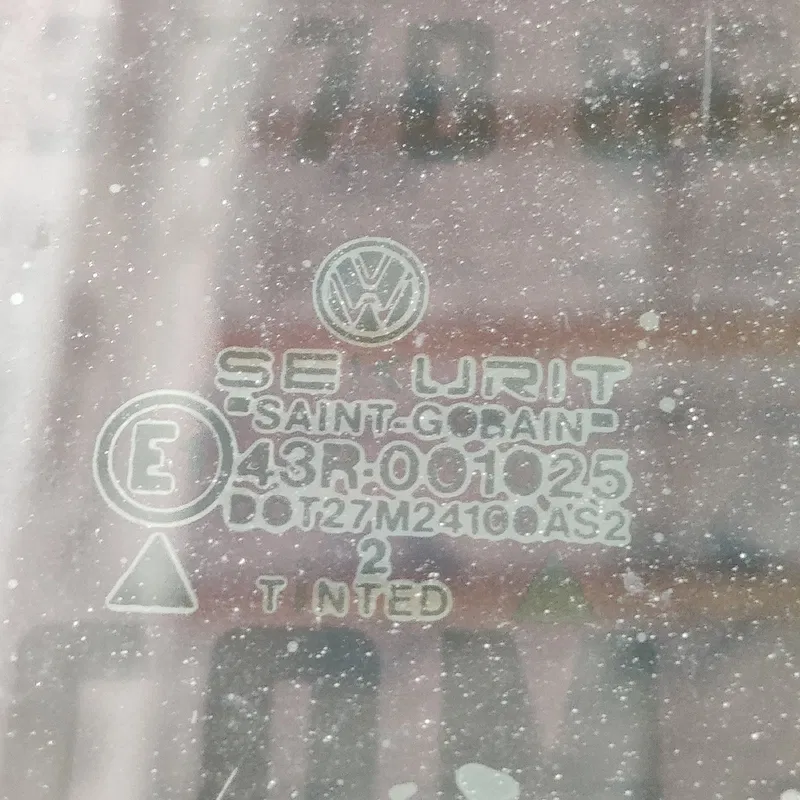 Скло дверей VW Passat B3 (88-93) заднє праве OEM 43r001025