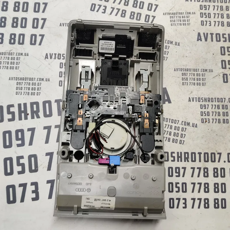 Ліхтар салону Audi Q7 4L (05-15) 3.6 Бензин OEM 4L0947135M