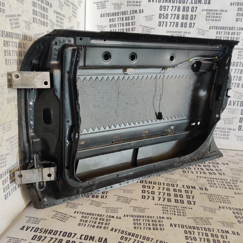 Двері передні праві Audi A8 D2 OEM 8D0837208A