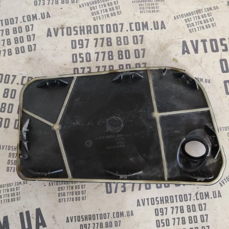 Заглушка двері Audi Q7 4L 05-15 3.6Б перед лів OEM 4L0837915