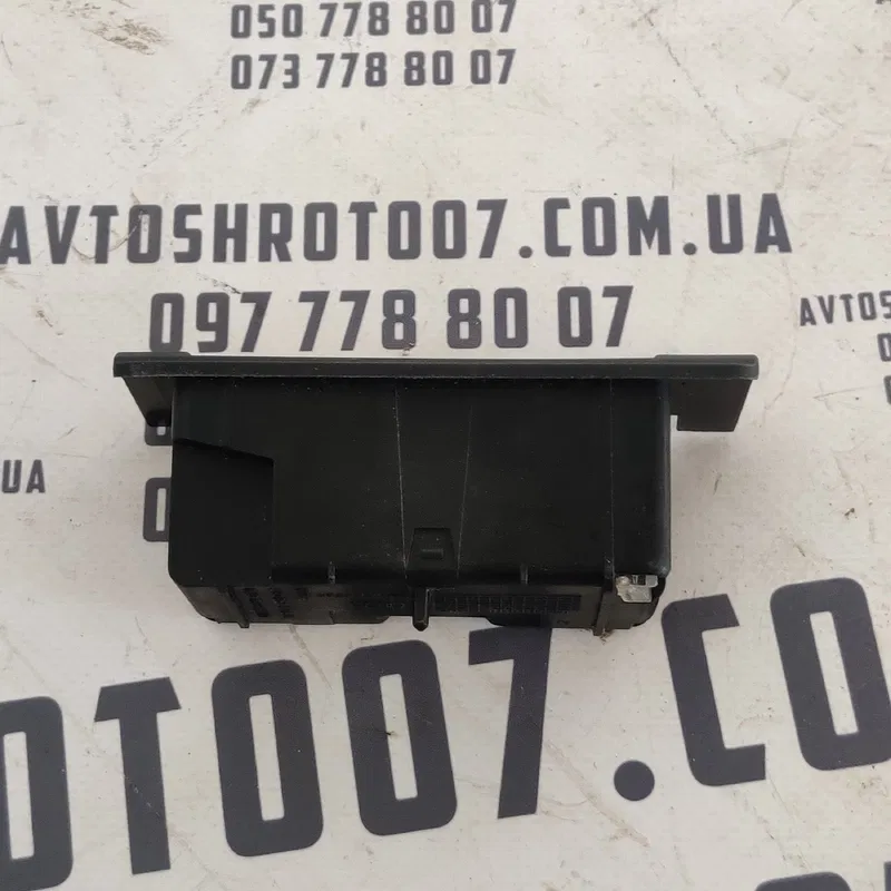 Накладка салону Audi Q7 4L (05-15) 3.6 Бензин OEM 4b0857406a