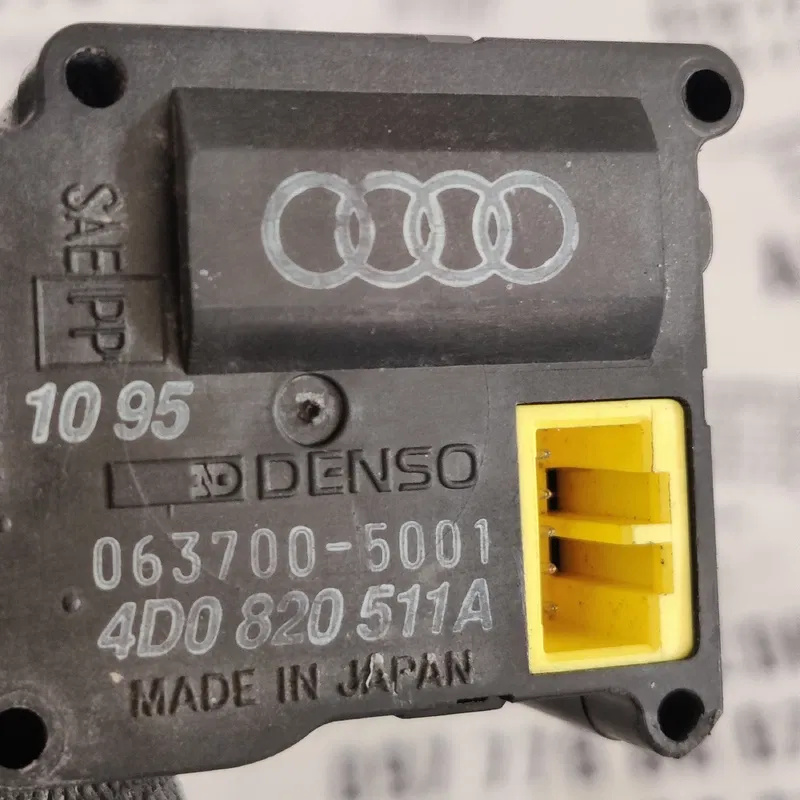 Двигун заслінки пічки Audi A8 D2 (94-02) OEM 4D0820511A