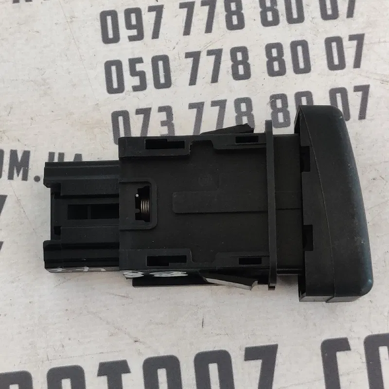Кнопка аварійки Mazda 3 BK (03-09) OEM BP4K664H0