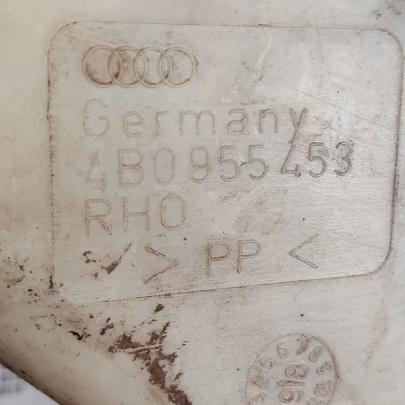 Бачок омивача скла Audi A6 C5 (97-05) 4b0955453