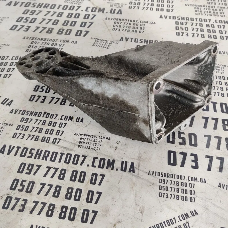 Кронштейн двигуна Audi Q7 4L 05-15 3.6 Бензин OEM 022199308