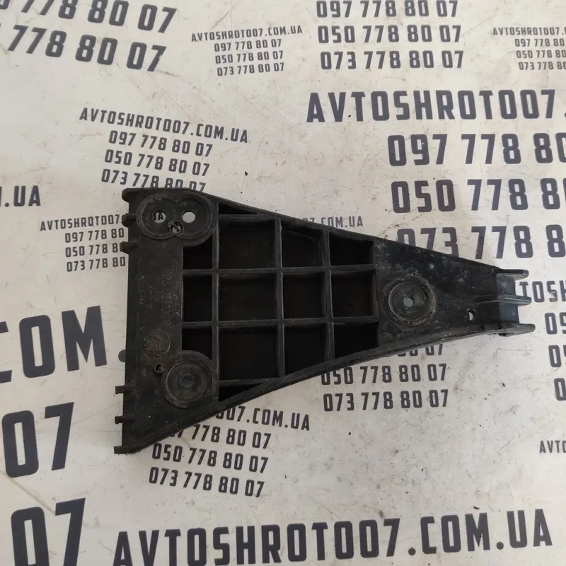 Кронштейн бампера Audi A4 B5 (94-01) 8D0807283