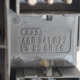 Блок запобіжників Audi A6 C4 (94-97) OEM 4A0941822 фото 5