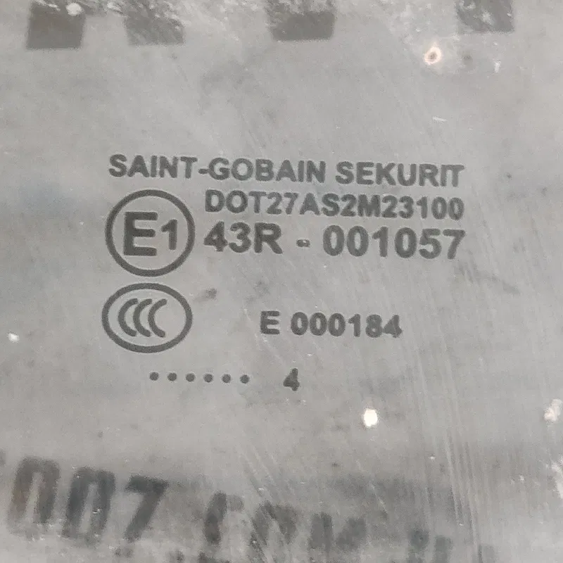 Скло дверей Mazda 3 BK (03-09) задня права OEM 43R001057