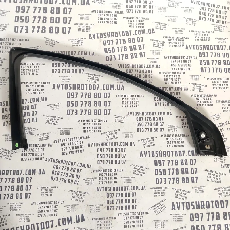 Дверна накладка Audi Q7 4L 05-15 3.6 перед. права 4F0035399A