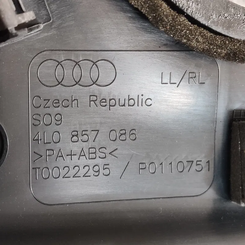 Накладка салону Audi Q7 4L (05-15) 3.6 права OEM 4L1857086