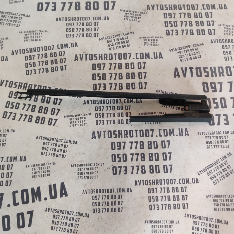 Накладка салону Audi Q7 4L 05-15 3.6Б Пр.Пер. OEM 7L0881463