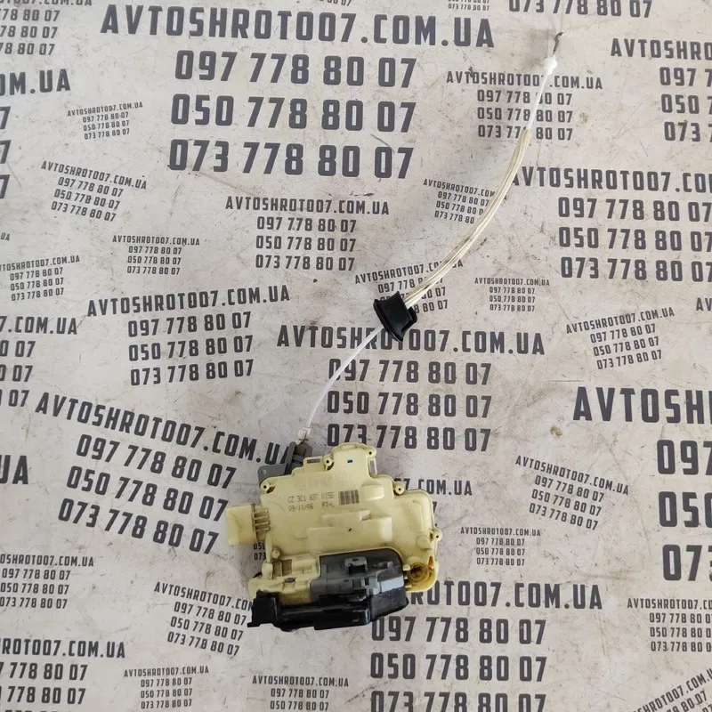 Замок дверей Audi Q7 4L 05-15 3.6 перед. лів. OEM 3C1837015B