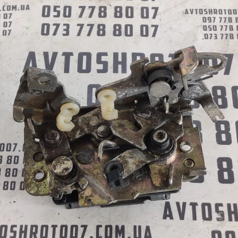 Замок дверей Opel Kadet задній правий OEM 90159255