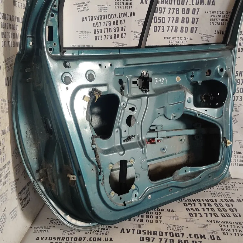 Двері передні праві Renault Scenic 1 (96-03)