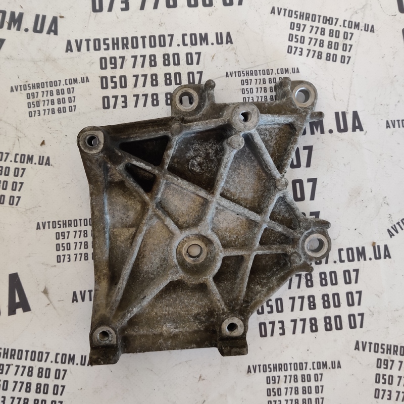 Кронштейн компресора Mitsubishi Lancer 9 03-08 OEM 7813a164