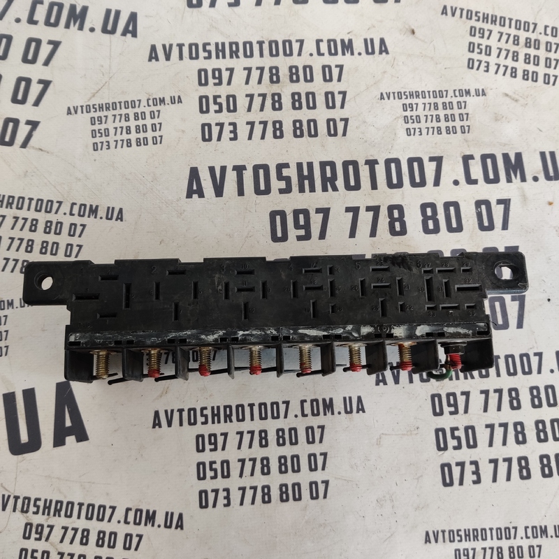 Блок запобіжників Audi A6 C4 (94-97) OEM 4A0941822