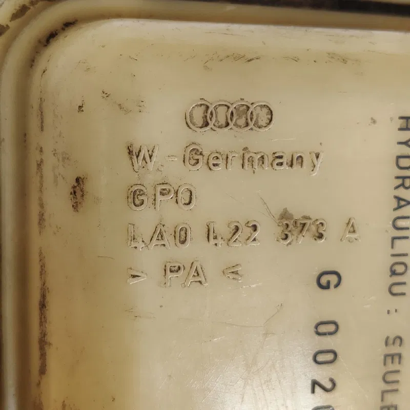Бачок насосу ГУР Audi A6 C4 (94-97) 4A0422373A