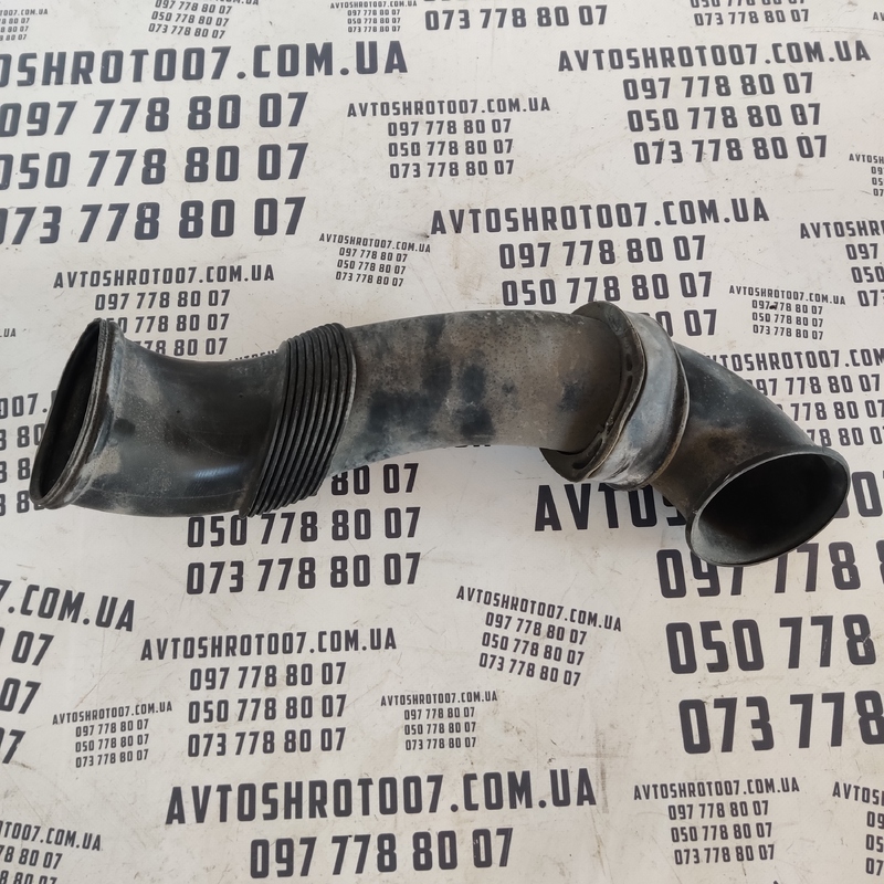 Патрубок повітряний Audi Q7 (05-15) 3.6 Правий OEM 7L0129071