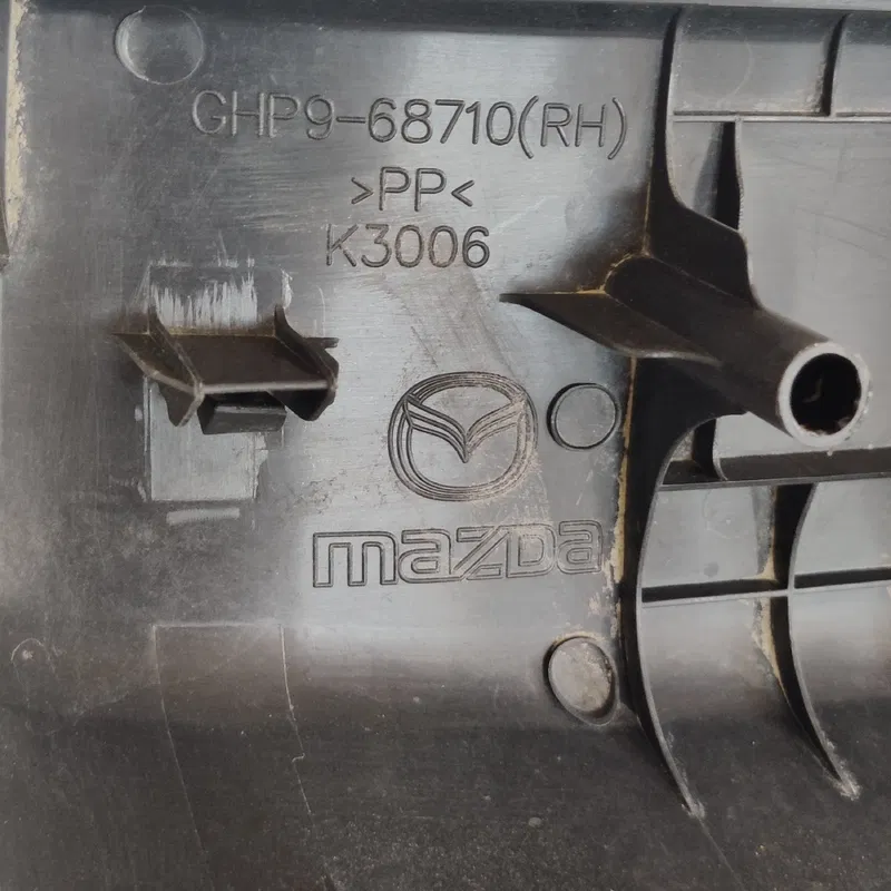 Накладка порога Mazda 6 GJ (12-21) передня права ghp968710