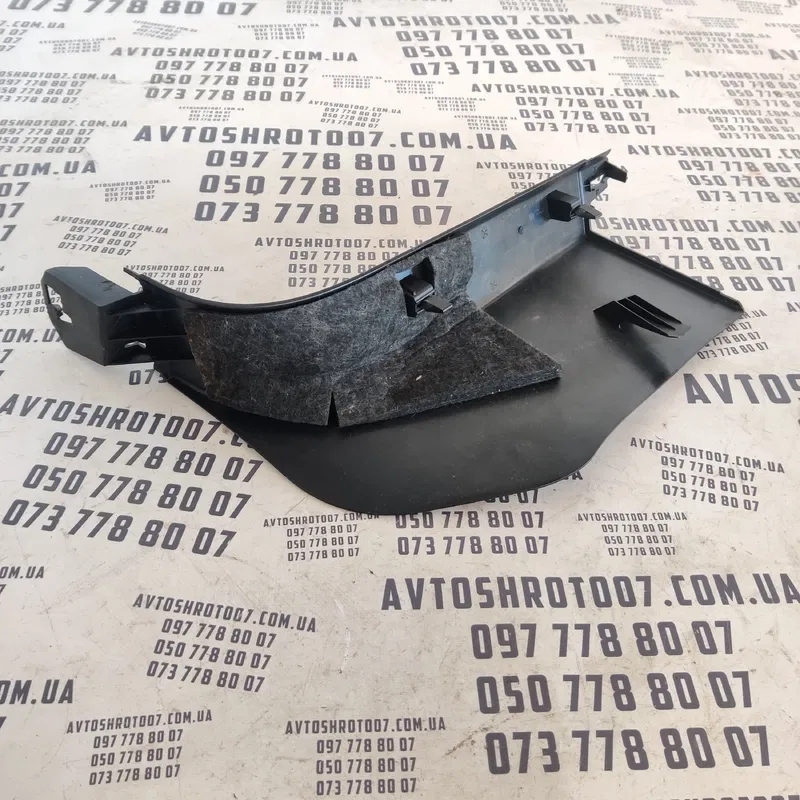 Накладка салону Audi Q7 4L (05-15) 3.6 права OEM 4L1867272B
