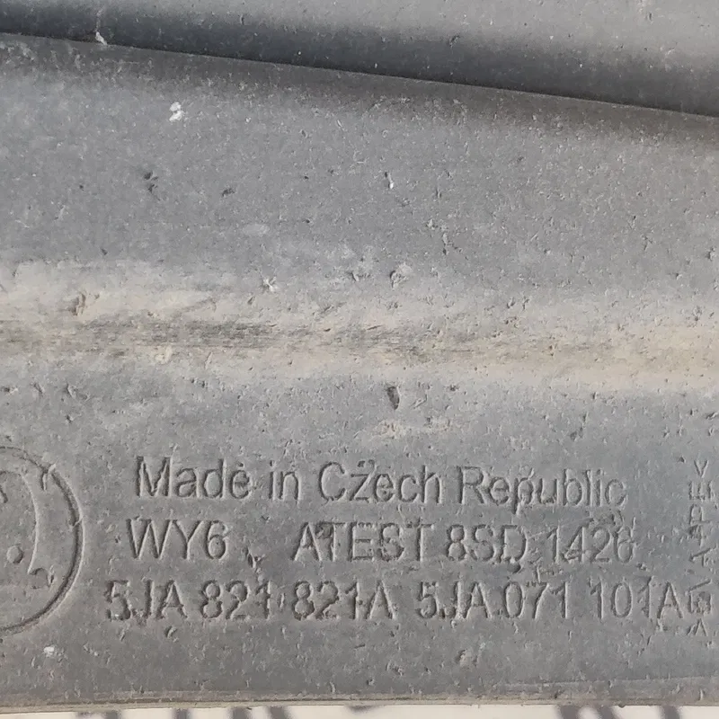Бризговик Skoda Rapid задній лівий OEM 5JA821821A