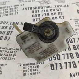 Бачок гальмівного циліндра VW Jetta (10-18) OEM 1K1611301C фото 2