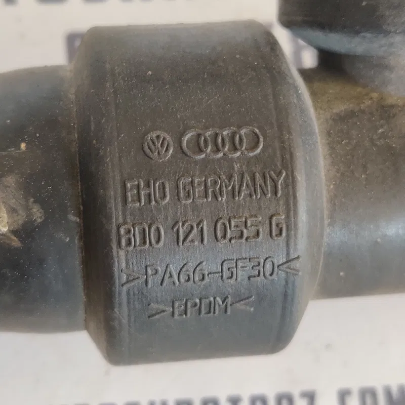 Трубка охолодження VW Passat B5 (96-05) нижня OEM 8D0121055G