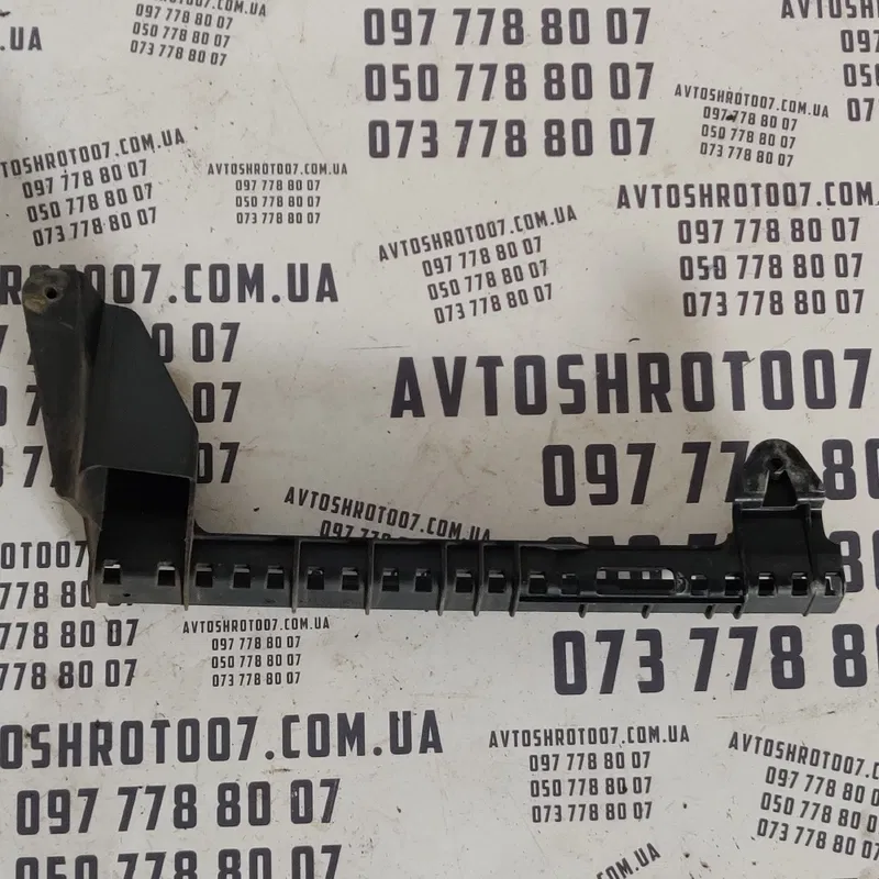 Направл. скла Audi Q7 4L 05-15 3.6Б зад. права OEM 4L0839068