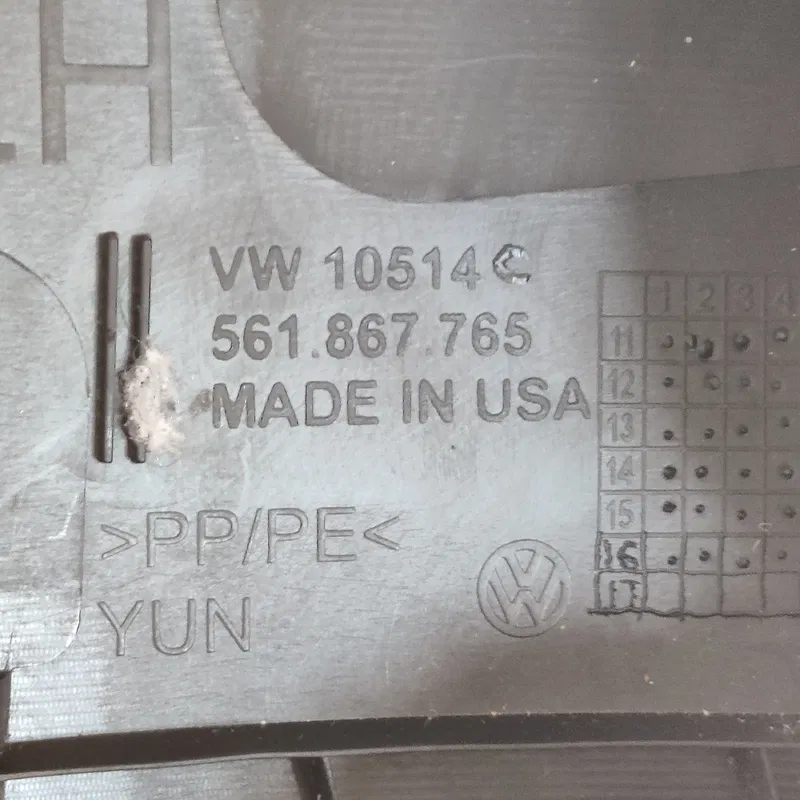 Накладка VW Passat B8 USA задня ліва нижня OEM 561867765