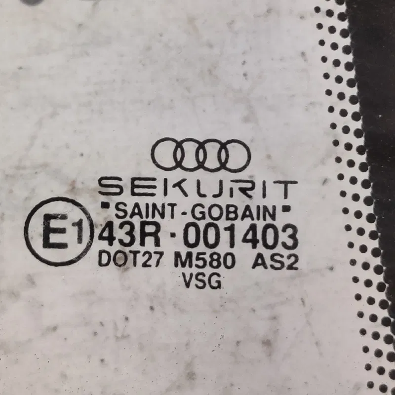 Скло дверей Audi A8 D2 (94-02) заднє праве OEM 4d0837572a